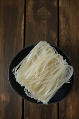 pişmemiş pirinç noodle, görünümü kapatın