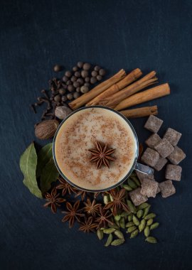 Farklı baharatlı Masala çayı