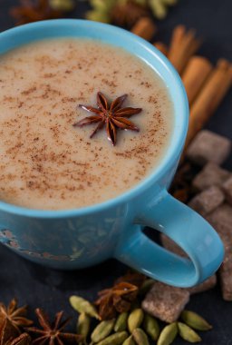 Farklı baharatlı Masala çayı