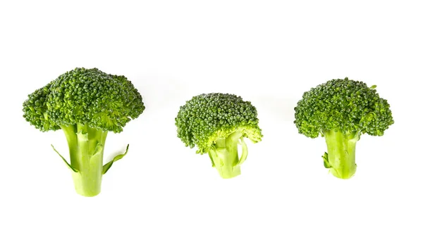 Broccoli freschi isolati su bianco — Foto Stock