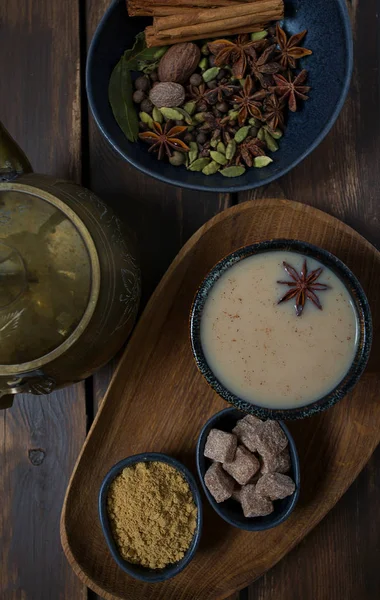 Масала чай с различными специями — стоковое фото