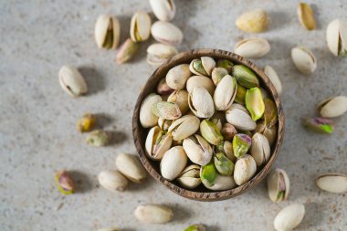 Granit yüzeyinde fıstık fındık