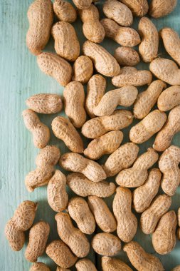 fıstık ahşap yüzey üzerinde