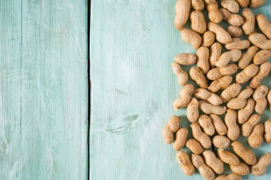 fıstık ahşap yüzey üzerinde