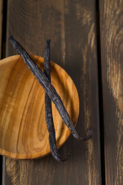 木製のボウルにバニラ豆 — ストック写真
