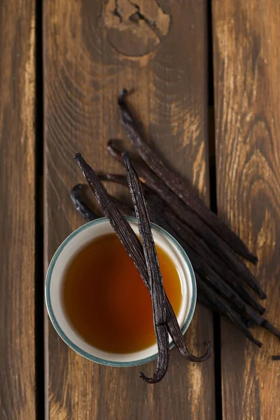 Vanilla Extract Wooden Surface — Stock Photo, Image