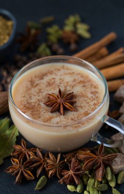 Farklı baharatlı Masala çayı