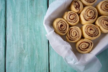tasty raw cinnamon rolls
