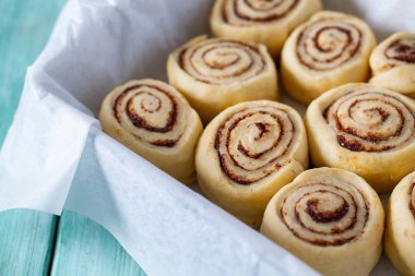 tasty raw cinnamon rolls