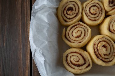 tasty raw cinnamon rolls