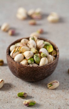 Granit yüzeyinde fıstık fındık