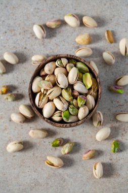 Granit yüzeyinde fıstık fındık