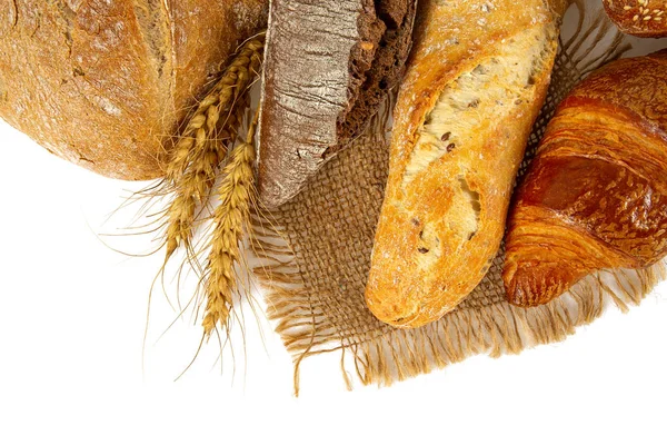 Složení Chlebem Rohlíky Pšeničným Ušima Izolovanými Bílém Pozadí — Stock fotografie