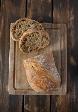 ahşap yüzeyde ciabatta