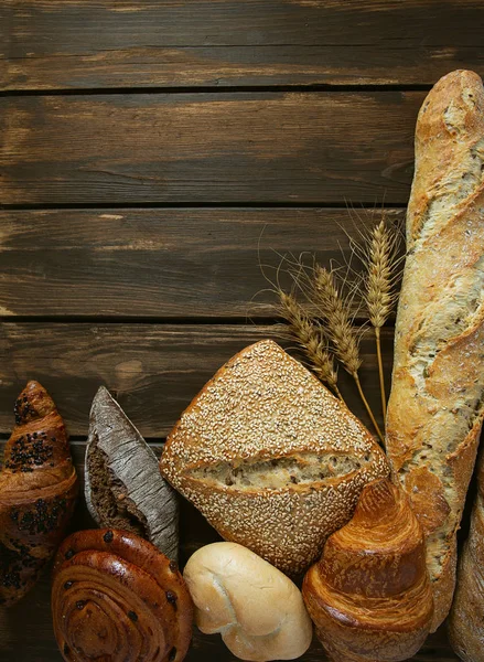 Čerstvý Chléb Dřevěném Povrchu — Stock fotografie