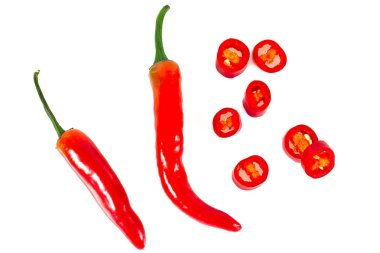 Kırmızı biber beyaz üzerine izole edilmiş.