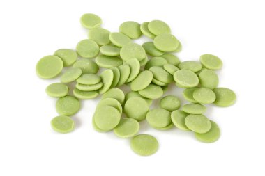 beyaz izole kireç çikolata parçaları