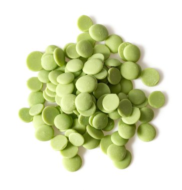 beyaz izole kireç çikolata parçaları