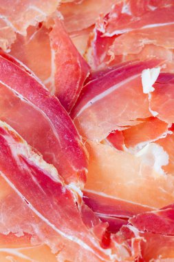 İspanyol jamon serrano beyaz izole