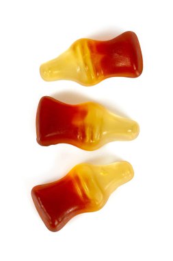 coca cola chewy şekerler beyaz izole