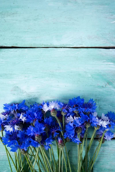 Blue Cornflower herb na powierzchni drewnianej — Zdjęcie stockowe