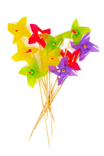 Beyaz arka plan üzerinde izole renkli pinwheels — Stok fotoğraf