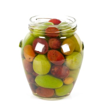 beyaz arka plan üzerinde izole cam kavanozda zeytin turşusu 