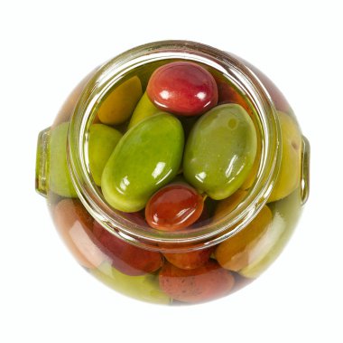 beyaz arka plan üzerinde izole cam kavanozda zeytin turşusu 