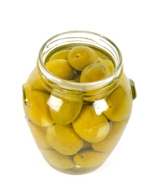 beyaz arka plan üzerinde izole cam kavanozda zeytin turşusu 