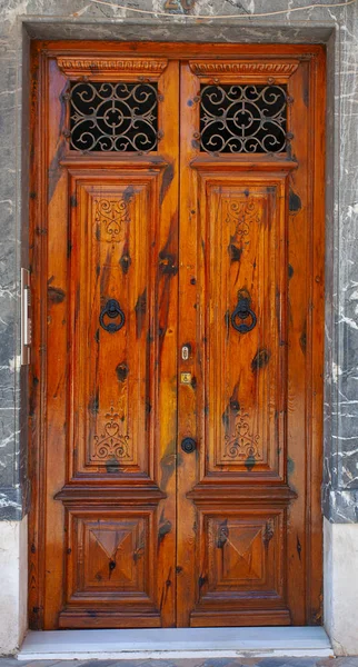 House Wooden Massive Door — Stock Photo, Image