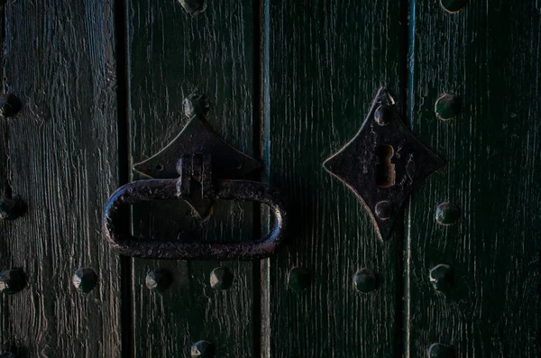 Eski antika kapı kolu yakın çekim — Stok fotoğraf