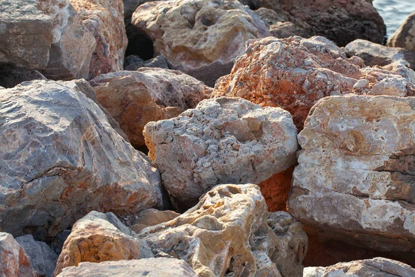 Stone ridge on the sea coast — Stock Photo, Image