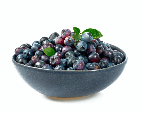 在黑碗里放新鲜蓝莓 — 图库照片