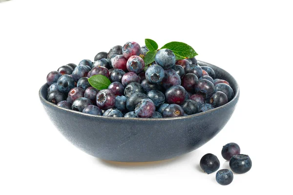 Fresh blueberries in a black bowl — Stock Photo, Image