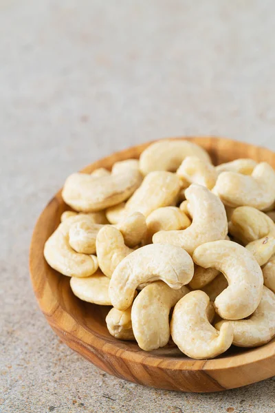 Cashewnoten op granieten oppervlak — Stockfoto