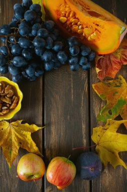 Kara tahta yüzeyde cadılar bayramı tatlıları