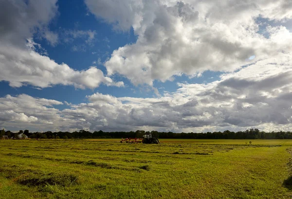 Tracteur Fauchage Champ Vert Lumière Soir — Photo