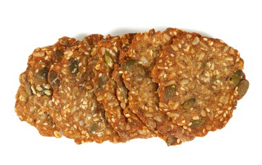 Beyaz arka planda izole edilmiş tohumlu sağlıklı ekmek