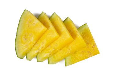 Beyaz arkaplanda izole edilmiş sarı karpuz