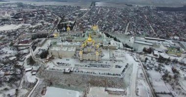 Kutsal Dormition Pochayiv Lavra, bir Ortodoks Manastırı Ternopil oblast Ukrayna Hava görünümünü. Doğu Avrupa. Kış