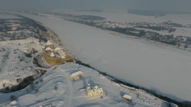 Prachtig uitzicht op Fort museum. Pittoreske en prachtige scène. Locatie beroemde markt Khotyn, West-Oekraïne, Europa. Schoonheid wereld. Ontdek de schoonheid van de werelden. Winter. Luchtfoto. — Stockvideo