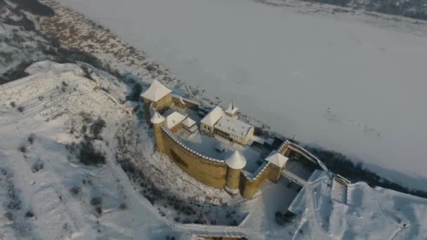 Prachtig uitzicht op Fort museum. Pittoreske en prachtige scène. Locatie beroemde markt Khotyn, West-Oekraïne, Europa. Schoonheid wereld. Ontdek de schoonheid van de werelden. Winter. Luchtfoto. — Stockvideo