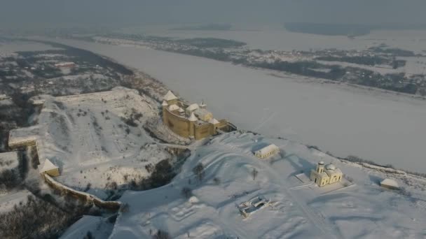 Veduta aerea del castello di Khotyn, Ucraina occidentale, Europa nel paesaggio invernale . — Video Stock