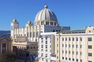 San Salvador Katedrali mavi gökyüzü karşı. San Salvador, El Salvador.