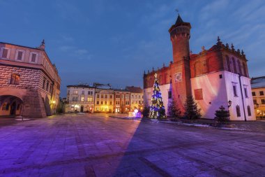 Belediye Binası Tarnow geceleri. Tarnow, İstanbul, Polonya.