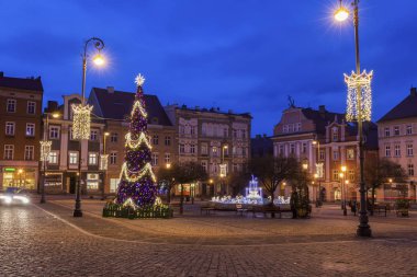 Walbrzych old town akşam adlı. Walbrzych, Lower Silesian, Polonya.