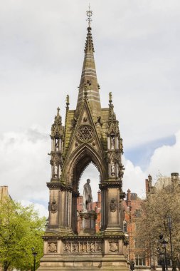 Gölgelikli heykel, Prens Albert Manchester City Hall önünde. Manchester, Kuzey Batı İngiltere, Amerika Birleşik Devletleri.