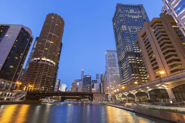 Architektur Chicagos Entlang Des Flusses Chicago Bei Nacht Chicago Illinois — Stockfoto