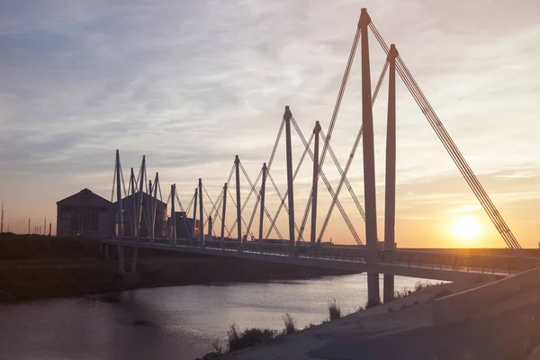 在敦刻尔克的行人天桥在日落 敦刻尔克 上塞纳省 — 图库照片