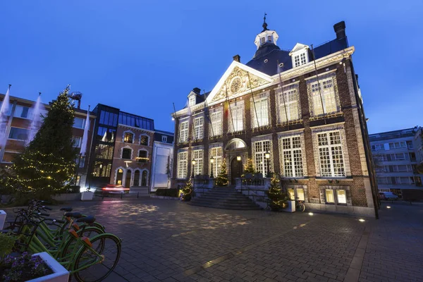 Άσσελτ Δημαρχείο Νύχτα Λιέγη Φλαμανδική Περιοχή Βέλγιο — Φωτογραφία Αρχείου